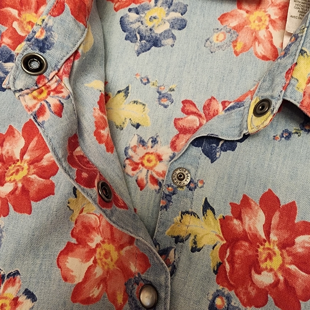 Liz Claiborne Floral Denim Snap Closure Short Sleeve Top Size Small Petite - Picture 13 of 13